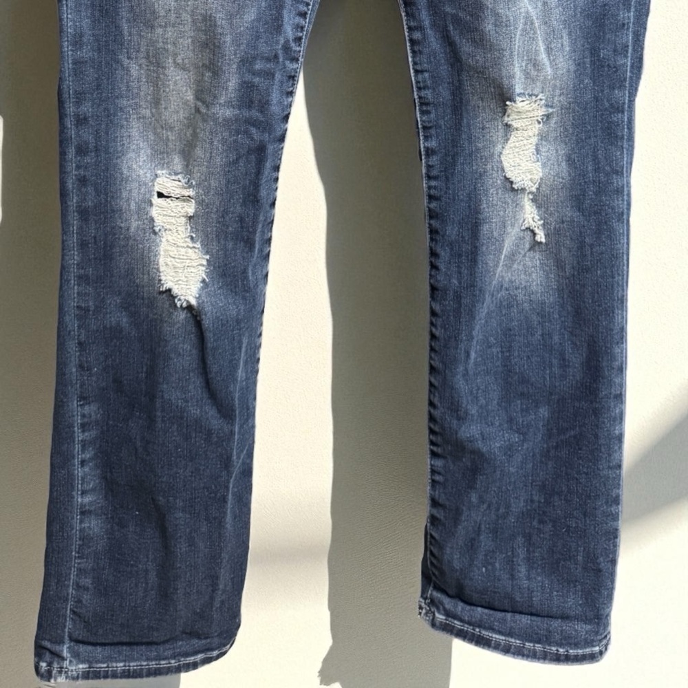 Feverish Fashion: Rock Your Style in Distressed Rock & Republic Jeans! Size 10M - Picture 14 of 16